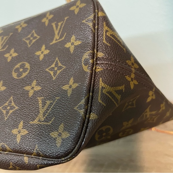 Authentic Louis Vuitton Monogram Neverfull MM bag❤️ - Picture 8 of 16